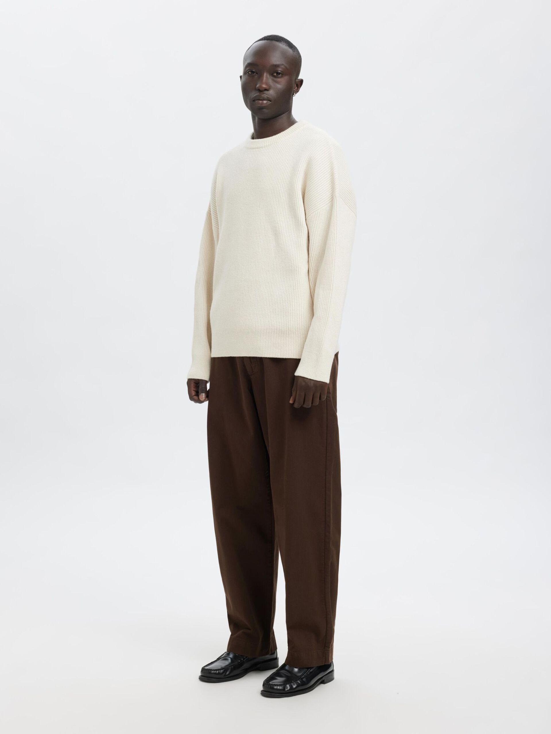 Carousel image - LOOSE FIT CHINOS, Delicioso | 4